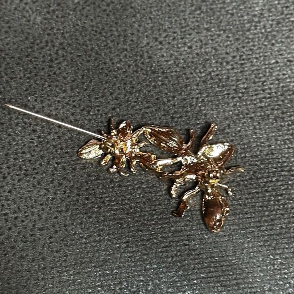 Elegant Gold and Yellow Bee Brooch and Key Chain combo - Picture 8 of 8